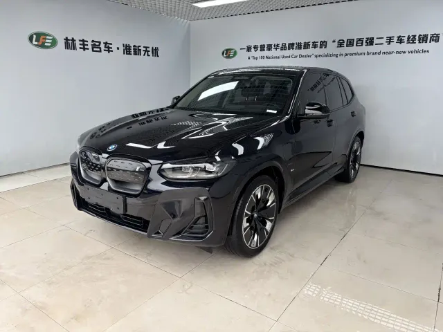 Фотография автомобиля — BMW iX3