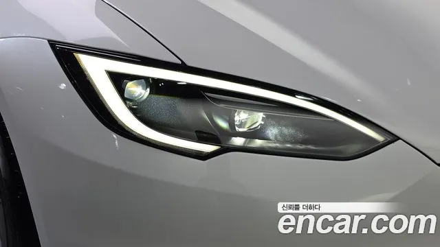 Tesla Model S — Фото автомобиля 7