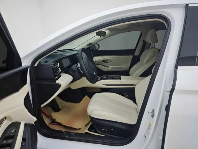 BYD Qin L — Фото автомобиля 9