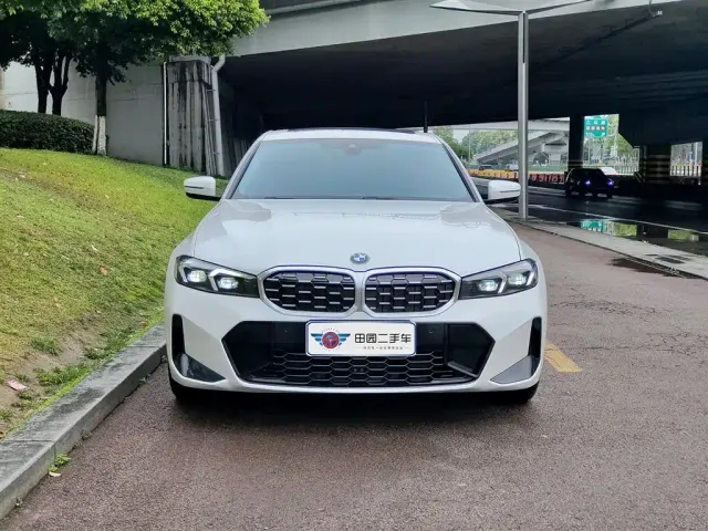 BMW 3 Series — Фото автомобиля 2