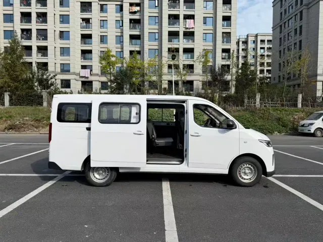 Wuling Yangguang — Фото автомобиля 5