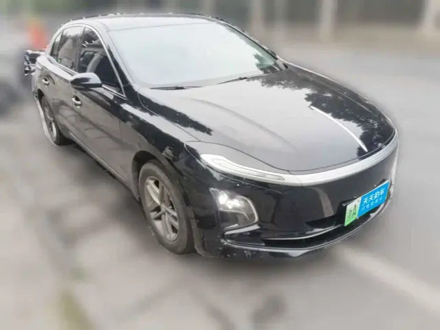 Hongqi E-QM5 — Фото автомобиля 3