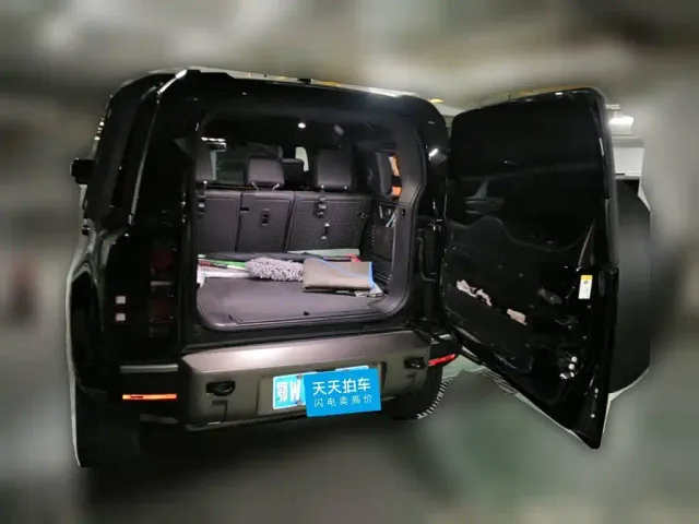 Land Rover Defender — Фото автомобиля 5