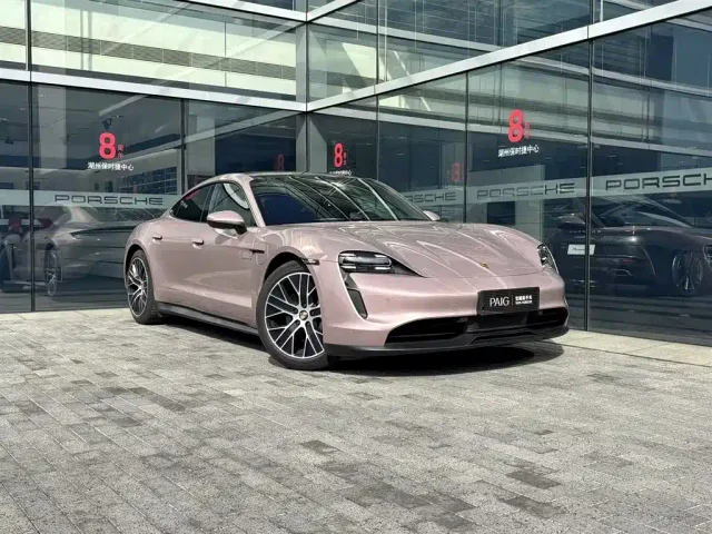 Porsche Taycan — Фото автомобиля 5