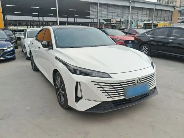 Changan Eado — Фото автомобиля 3