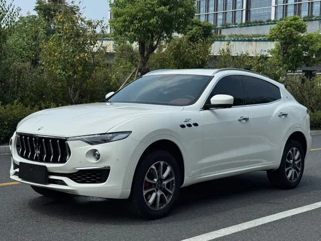 Фотография автомобиля — Maserati Levante