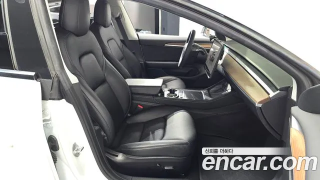 Tesla Model 3 — Фото автомобиля 23