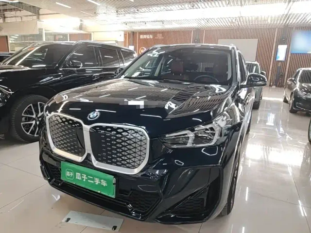 Фотография автомобиля — BMW iX1