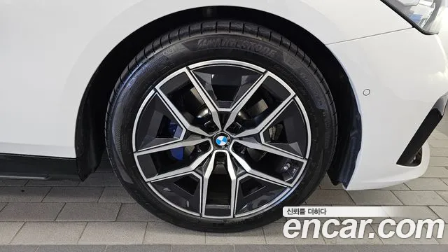 BMW 5 Series G60 — Фото автомобиля 6