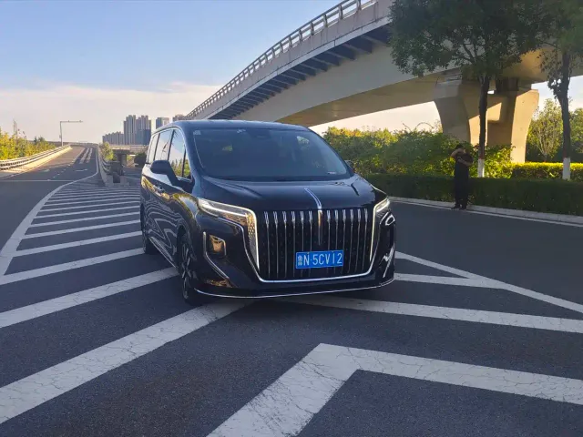 Hongqi HQ9 — Фото автомобиля 3
