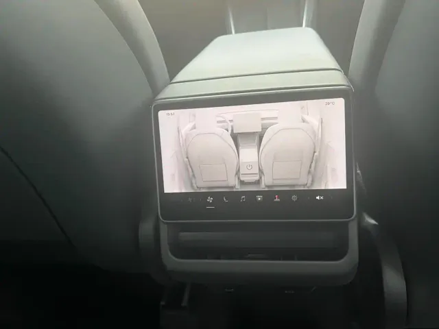 Tesla Model Y — Фото автомобиля 8