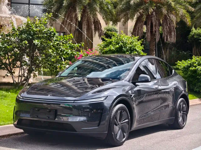 Фотография автомобиля — Tesla Model Y