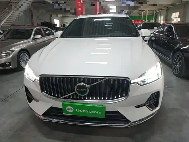 Volvo XC60 — Фото автомобиля 2