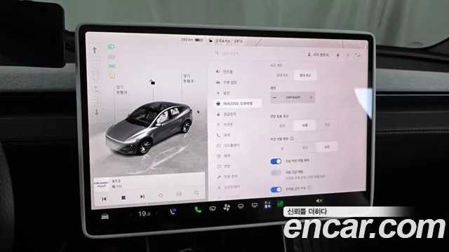Tesla Model Y — Фото автомобиля 21