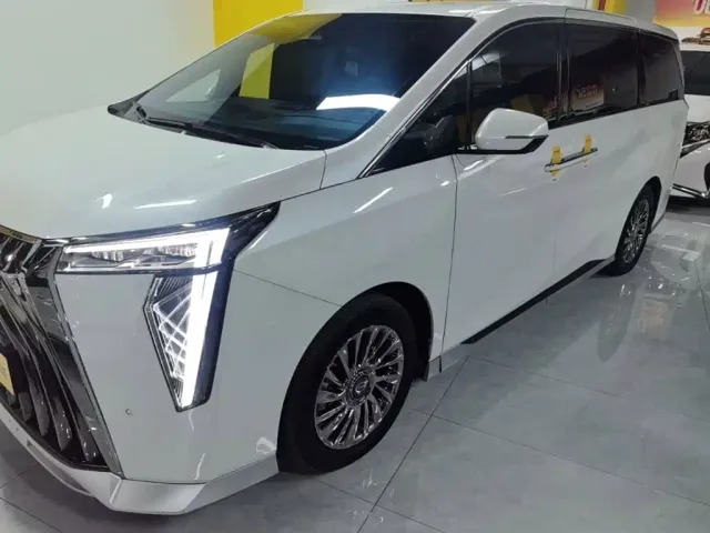Фотография автомобиля — GAC Trumpchi M8
