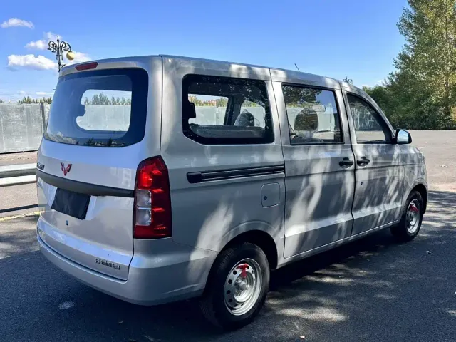 Wuling Hongguang V — Фото автомобиля 8