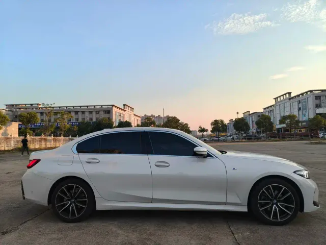 BMW 3 Series — Фото автомобиля 4