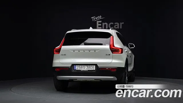 Вольво XC40 B4 Ultimate Bright — Фото автомобиля 3