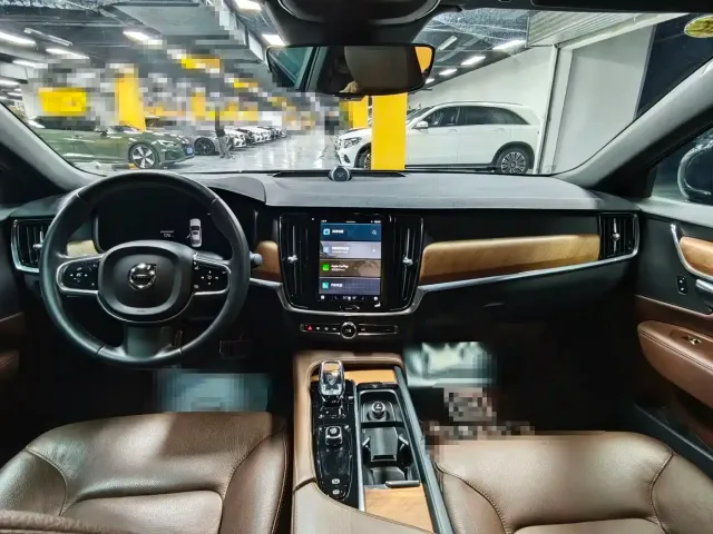 Volvo Volvo S90 2022 B5 Momentum Luxury Edition — Фото автомобиля 4