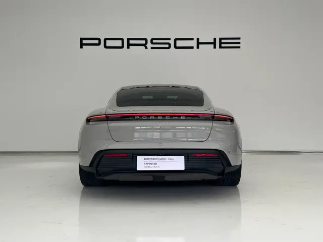 Porsche Taycan — Фото автомобиля 7