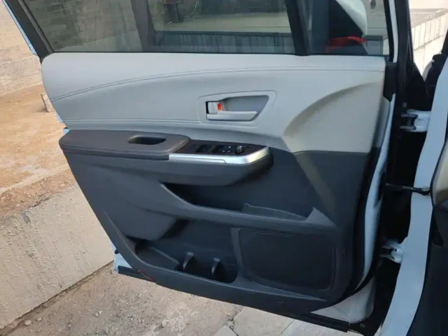 Toyota Sienna — Фото автомобиля 7