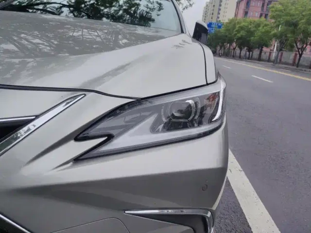 Lexus ES — Фото автомобиля 5