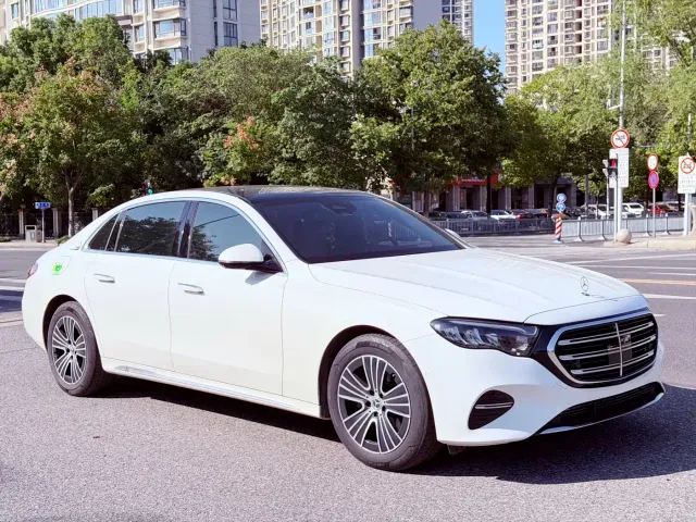 Mercedes-Benz E-Class — Фото автомобиля 3