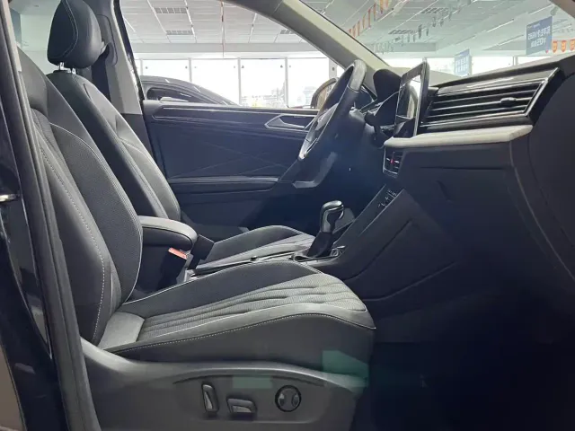 Volkswagen Tiguan L — Фото автомобиля 20