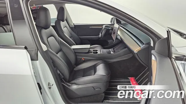 Tesla Model Y — Фото автомобиля 26