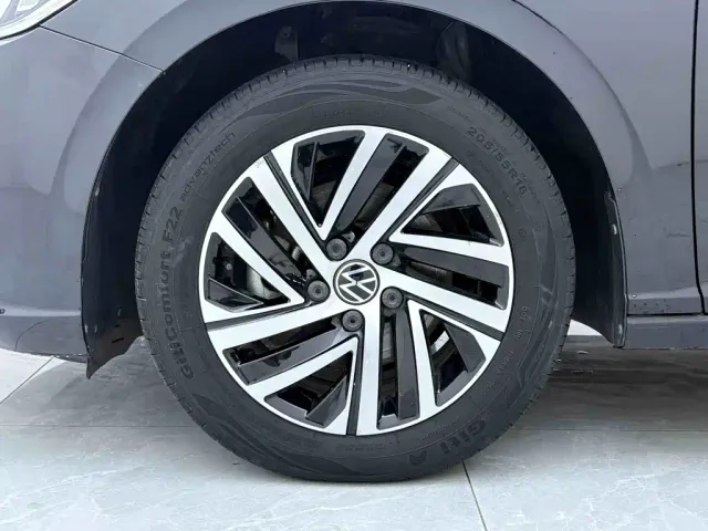Volkswagen Lavida — Фото автомобиля 9