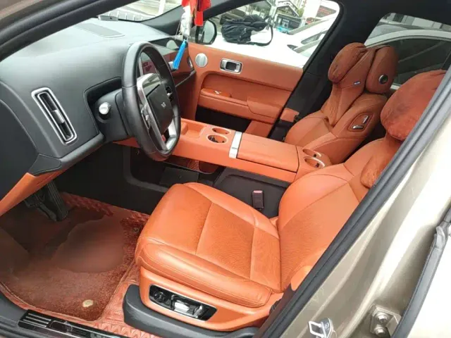 Li Auto L8 — Фото автомобиля 14