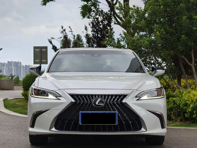 Lexus ES — Фото автомобиля 2