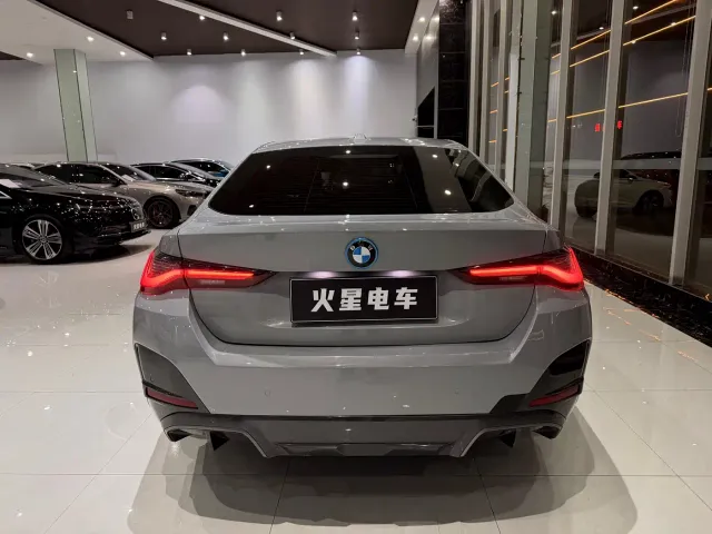 BMW i4 — Фото автомобиля 9