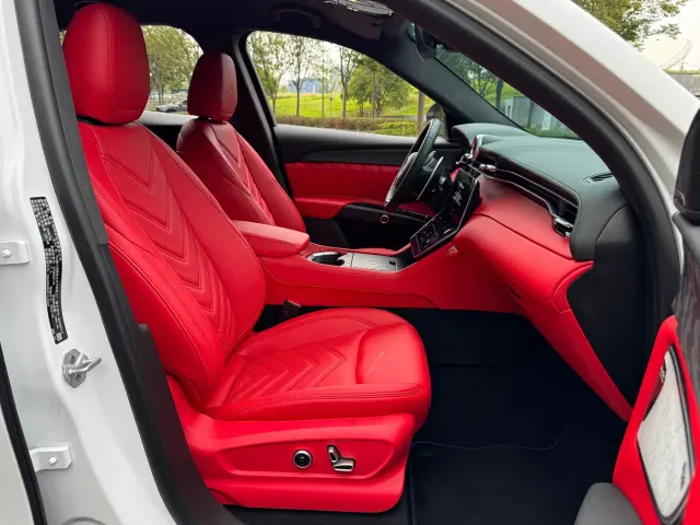 Maserati Grecale — Фото автомобиля 12