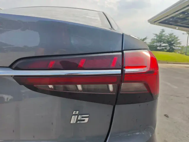 Roewe i5 — Фото автомобиля 10