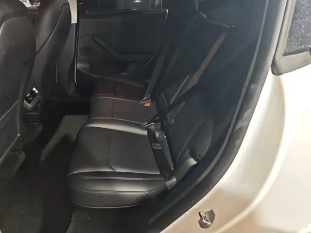 Tesla Model Y — Фото автомобиля 16
