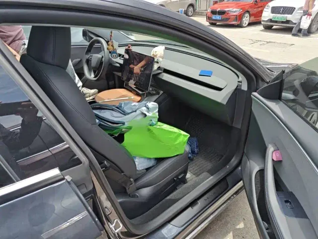 Tesla Model 3 — Фото автомобиля 19