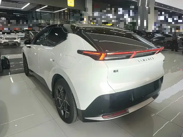 Lynk & Co Z20 — Фото автомобиля 4