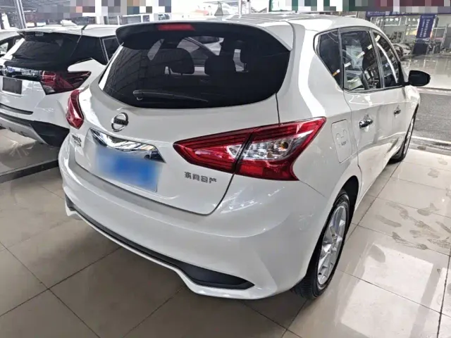 Nissan Tiida — Фото автомобиля 6