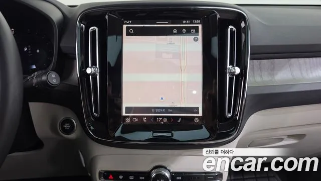 Volvo XC40 — Фото автомобиля 18