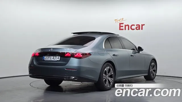 Mercedes-Benz E-Class — Фото автомобиля 2