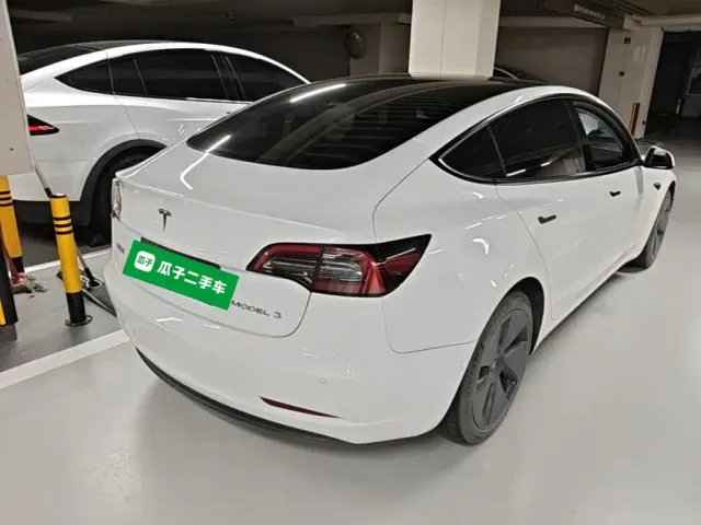 Tesla Model 3 — Фото автомобиля 6
