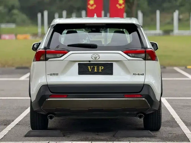 Toyota RAV4 — Фото автомобиля 8