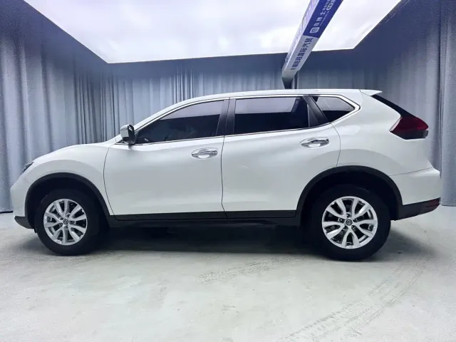Nissan X-Trail — Фото автомобиля 4