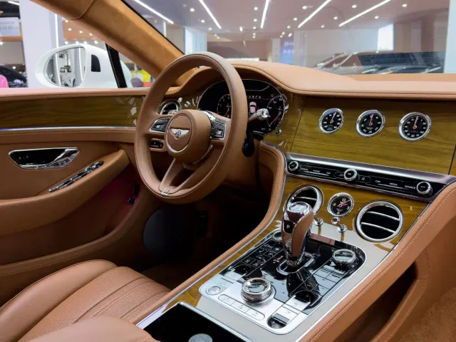 Bentley Continental 2022 4.0T GT V8 — Фото автомобиля 18