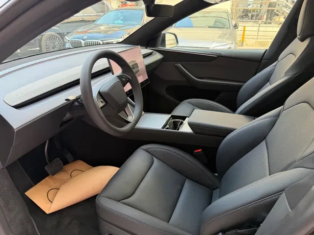 Tesla Model Y — Фото автомобиля 5