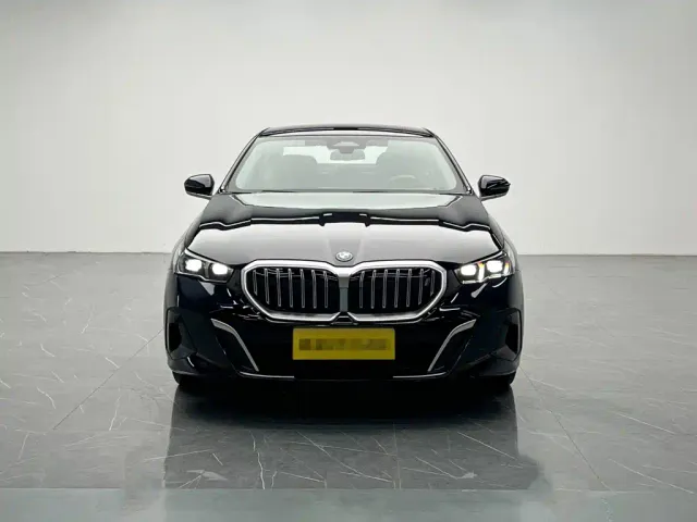 BMW i5 — Фото автомобиля 2