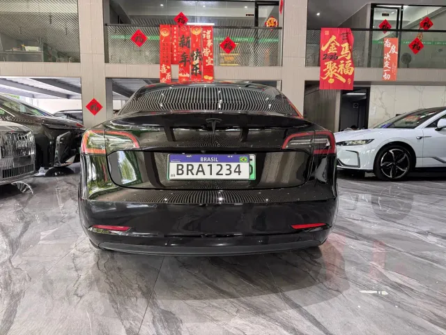 Tesla Model 3 — Фото автомобиля 8