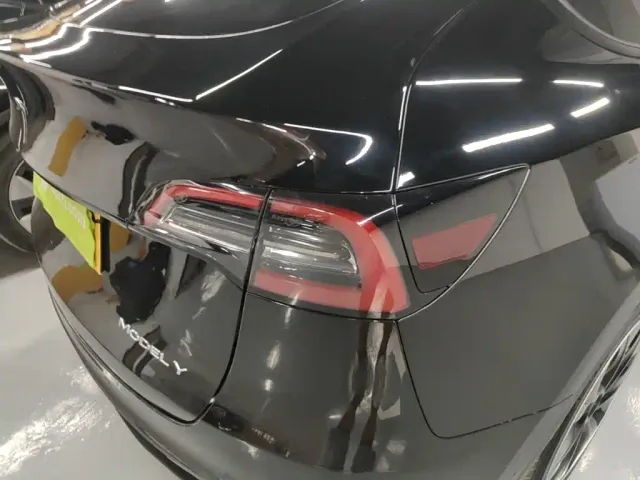 Tesla Model Y — Фото автомобиля 7