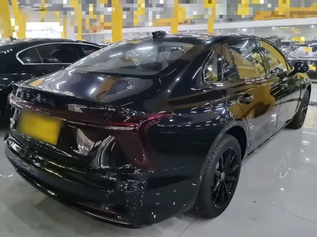 Hongqi H5 — Фото автомобиля 6